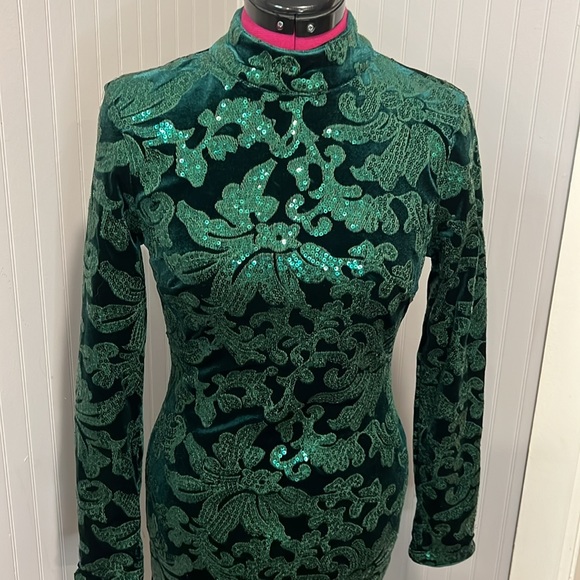 VENUS GREEN VELVET AND SEQUIN DRESS SZ 2 - Picture 2 of 7